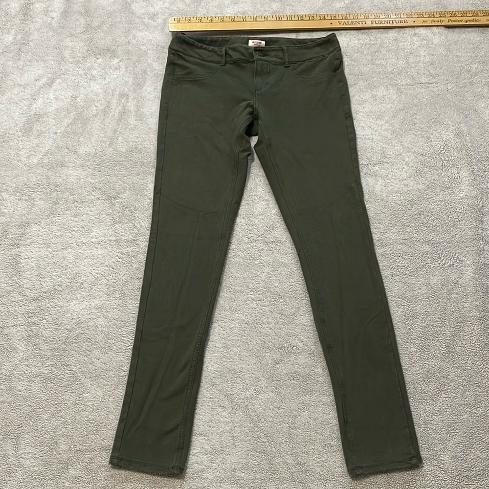MOSSIMO Supply Co Women’s/Junior Green Stretch Pants (Size 7)